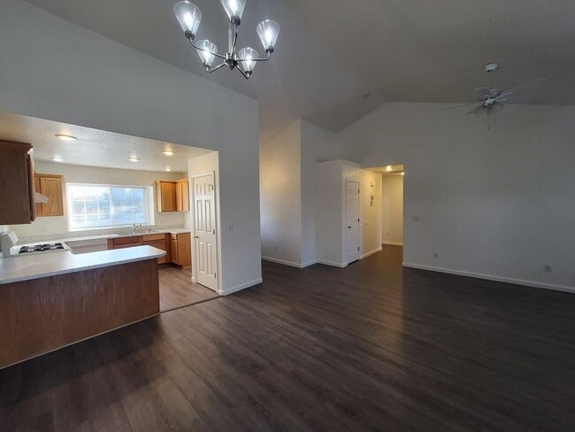 Building Photo - 246 E Gardengate Way