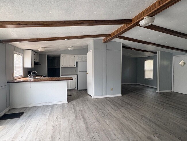 Building Photo - 3bed/2bath home ready now!! rent $1650/mo