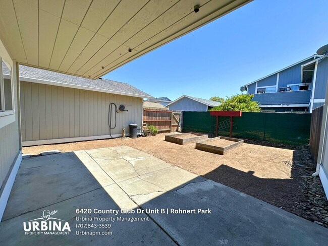 Building Photo - 6420 Country Club Dr