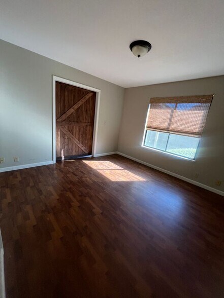 Building Photo - 2520 Beatrice Ln