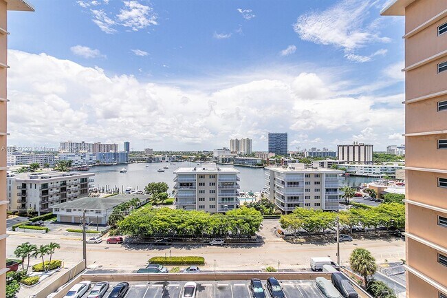 Building Photo - 121 Golden Isles Dr