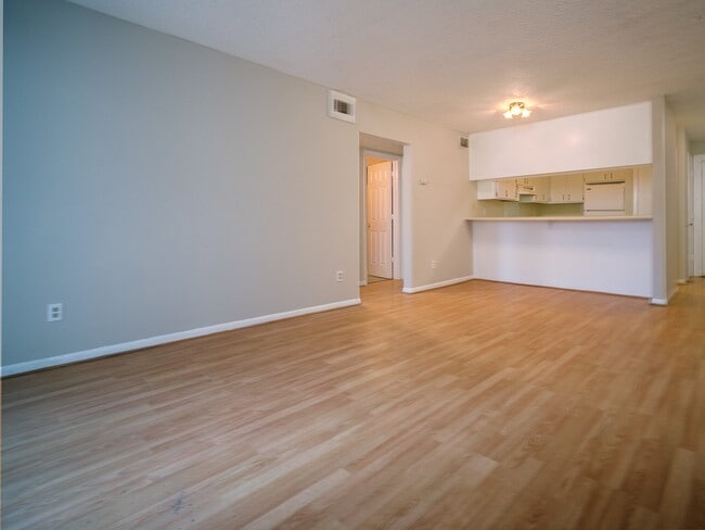 Building Photo - 2609 Eastway Dr