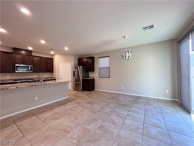 Building Photo - 5587 Lushan St