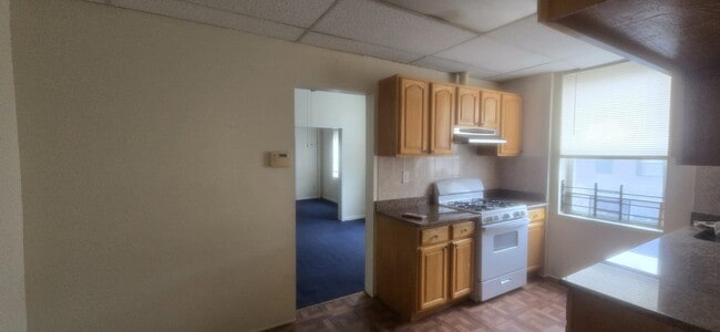 Building Photo - 1614 Summit Ave