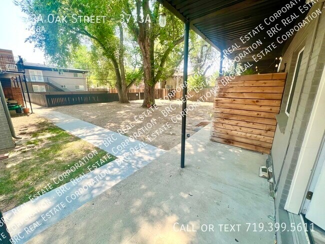 Building Photo - 3773 Oak St