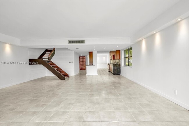 Building Photo - 295 Fern Dr