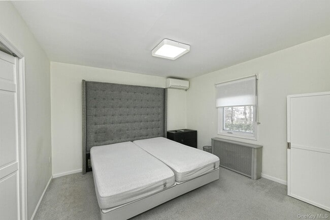 Building Photo - 222-03 Kingsbury Ave