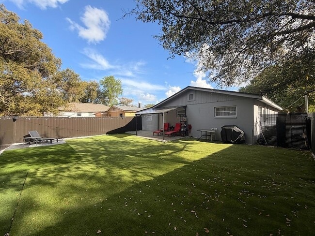 Building Photo - 1039 25th St