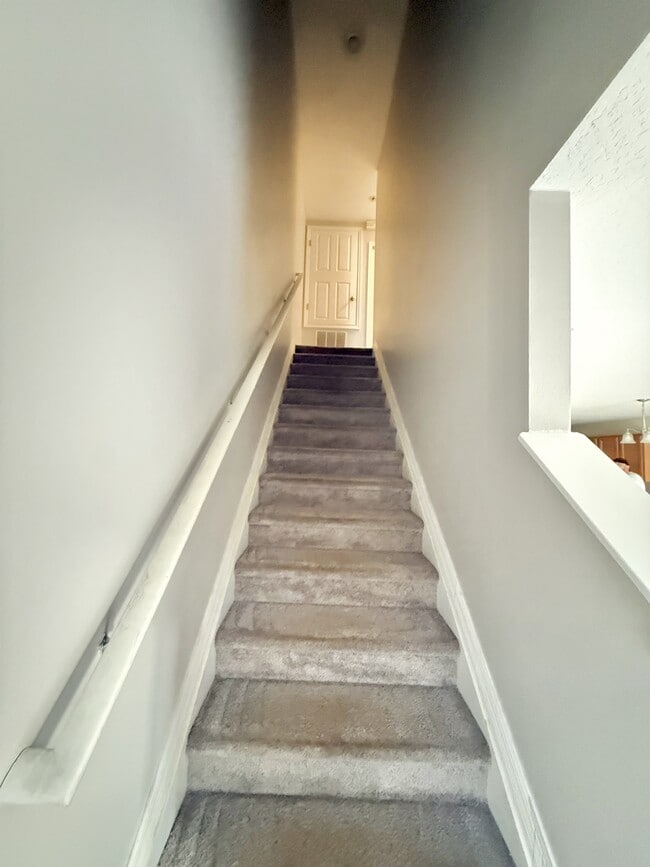 Building Photo - 609 Cresting Oak Cir