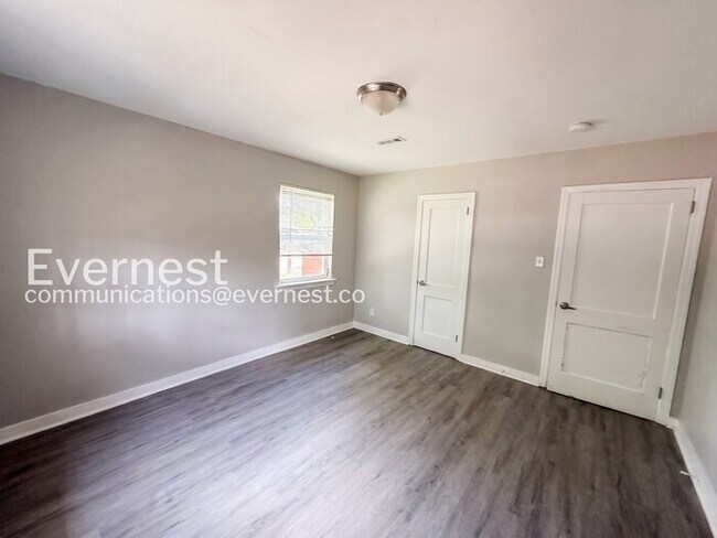 Building Photo - 1000 4th Ave W