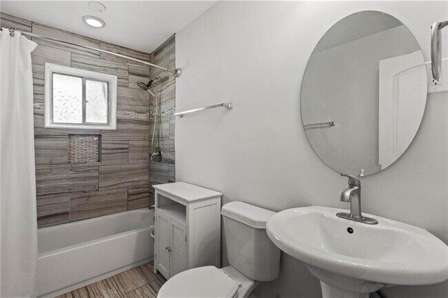 Building Photo - 2634 Birch St