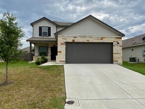 Building Photo - Great space w/ upstairs loft area as well!...