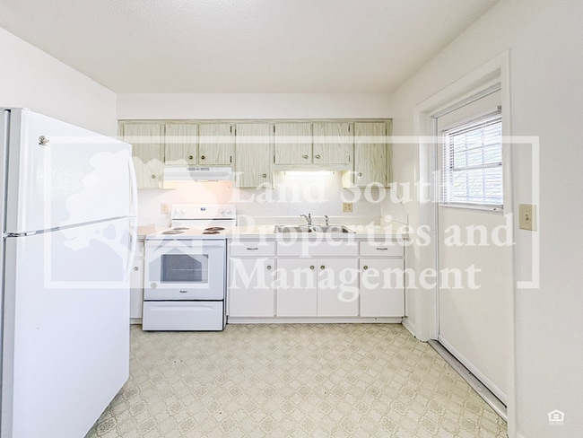 Building Photo - 324 Ariana St