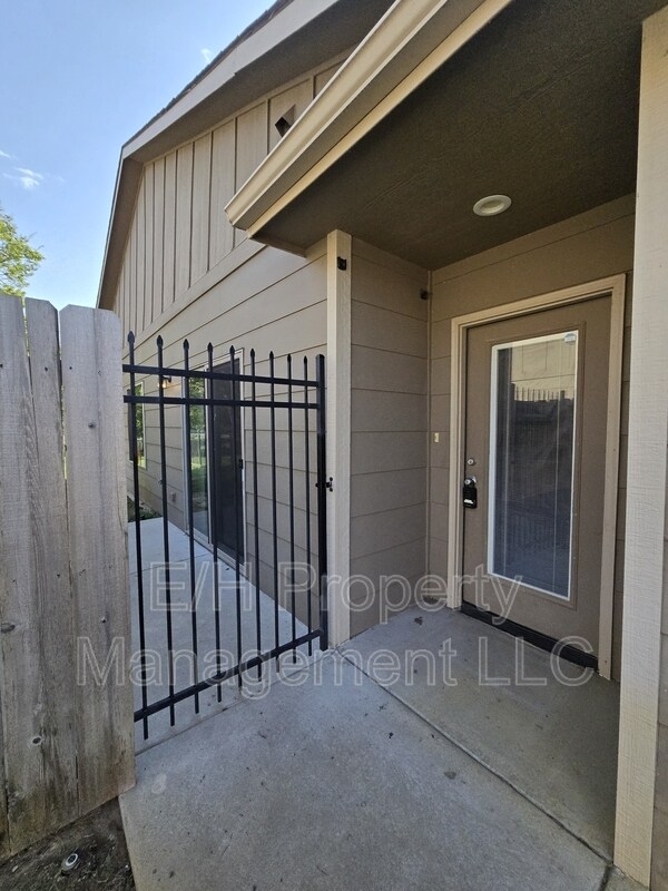 Building Photo - 3321 E Aster St