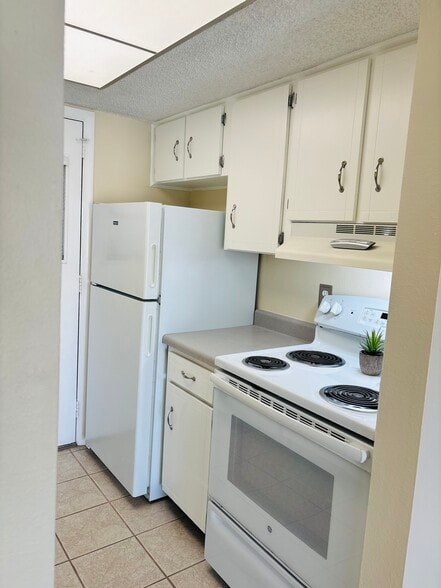 Kitchen - 1127 King Arthur Ct