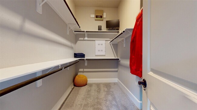 Building Photo - 8305 Greenleaf Ridge Way