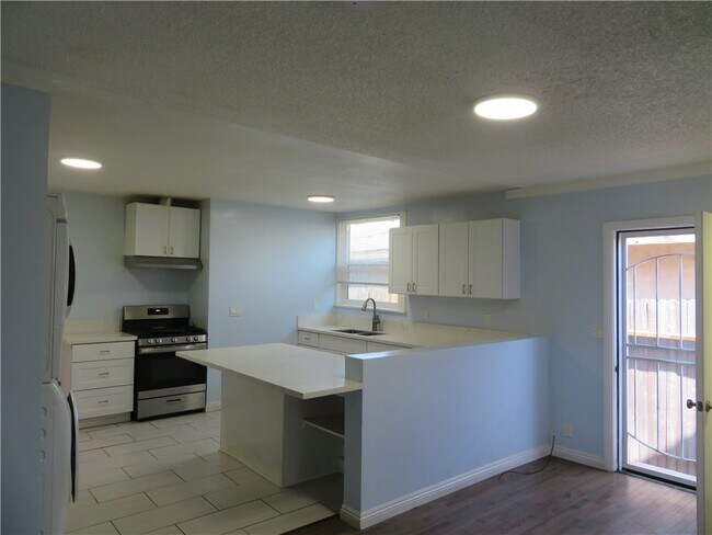Building Photo - 3923 Normandie Ave