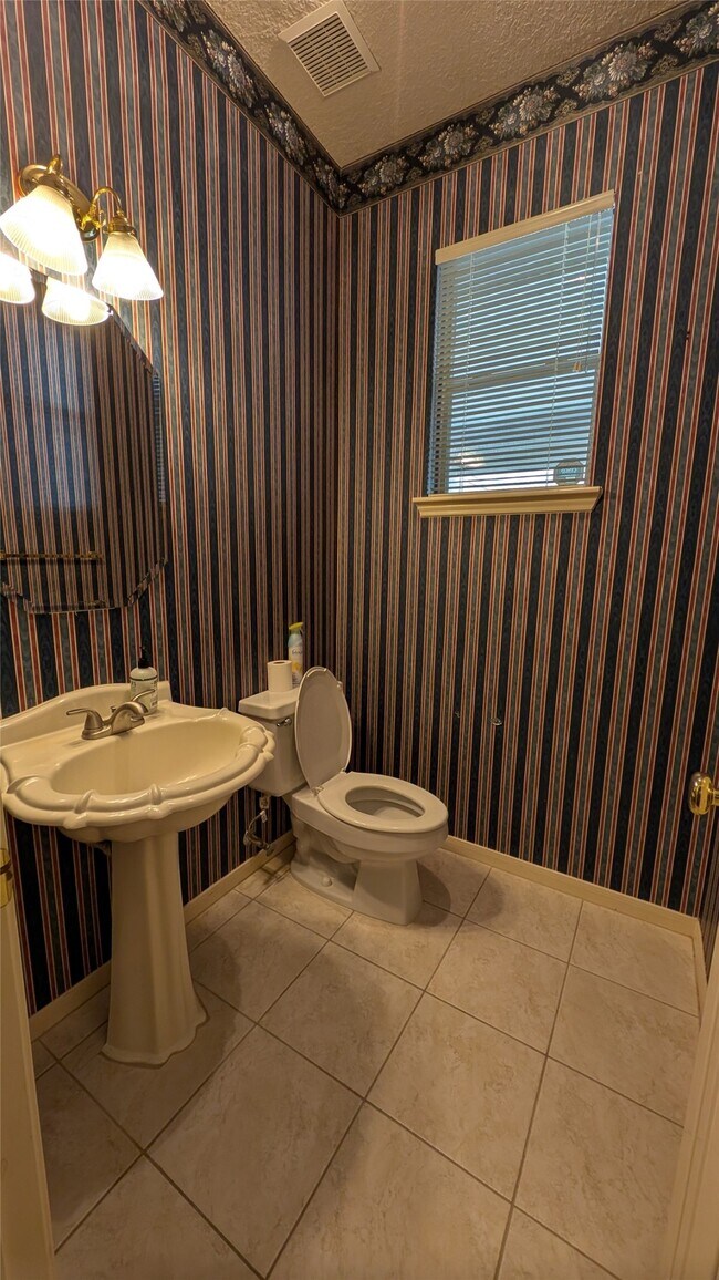 Building Photo - 23206 Colony Green Dr