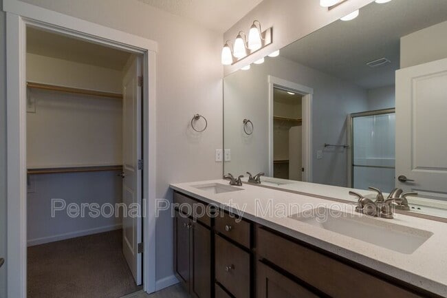 Building Photo - 5716 NE 58th Way