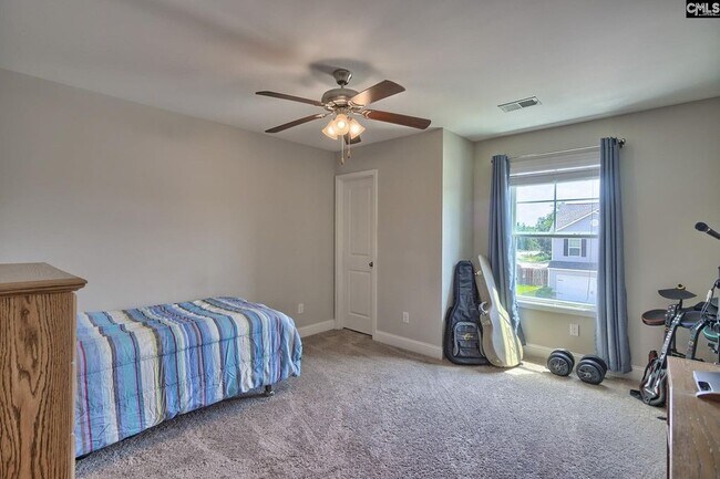 Building Photo - 258 Meadow Saffron Dr