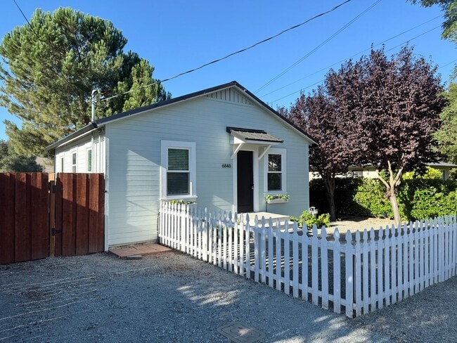 Building Photo - Home in Tres Pinos