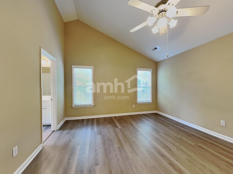 Building Photo - 10 Oleander Point