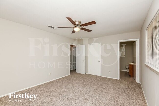 Building Photo - 918 Kerry St