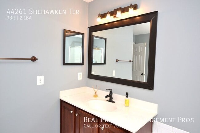 Building Photo - 44261 Shehawken Terrace