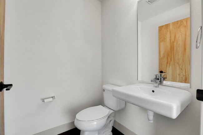 Building Photo - $3,100.00 - 2 Bedrooms, 2.2 Bathrooms, Townhouse in Denver with Roof Deck!