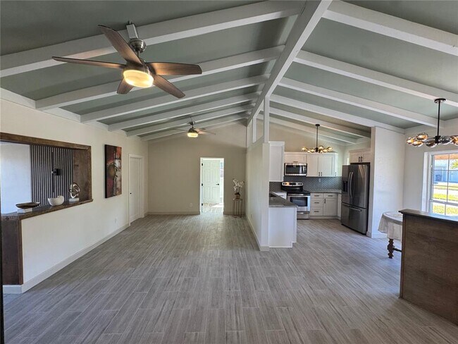 Building Photo - 1500 Carson Cir NE