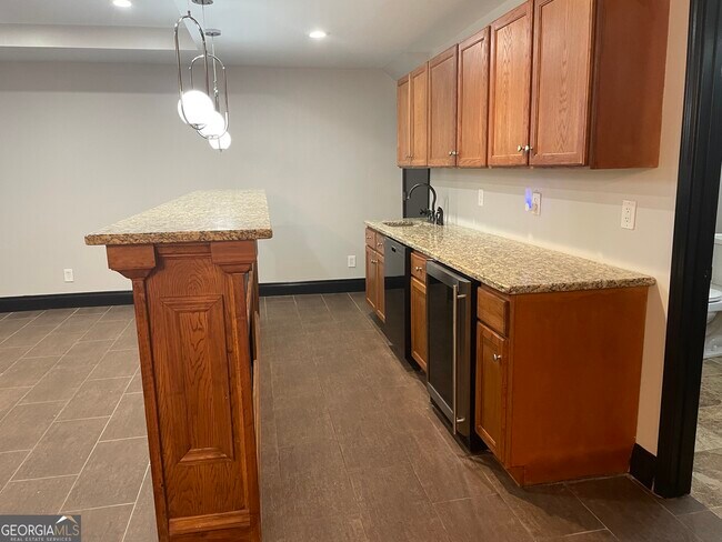 Building Photo - 612 Graystone Ct