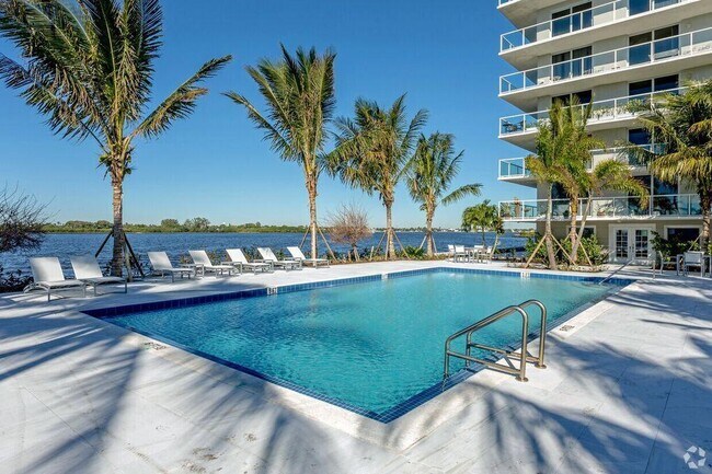 Building Photo - 2560 S Ocean Blvd