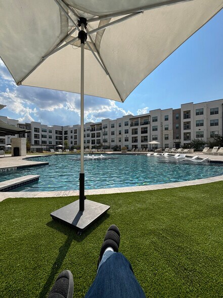 Building Photo - 19500 I-35