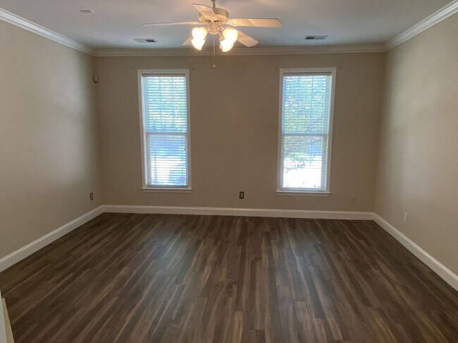 Building Photo - 2 story, 3 Bedroom Corner Lot Home in Corn...