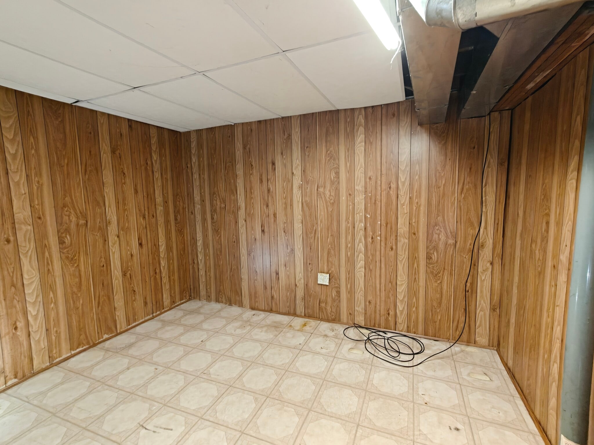 BASEMENT OFFICE 2 - 2212 Bartlett Ave