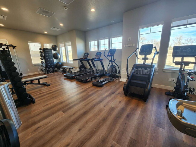 Building Photo - 305 High Point Dr