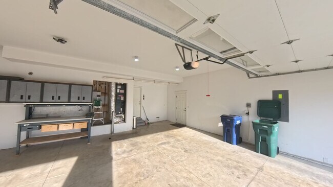 Building Photo - 6892 Baudelaire