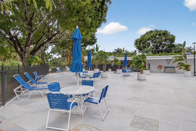 Building Photo - 1800 N Andrews Ave