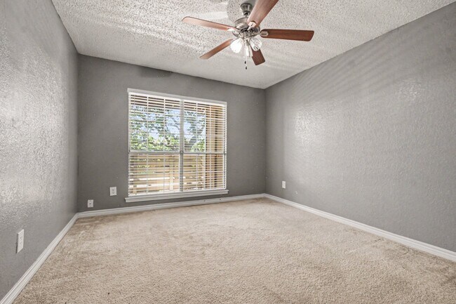 Building Photo - 3645 W Northgate Dr