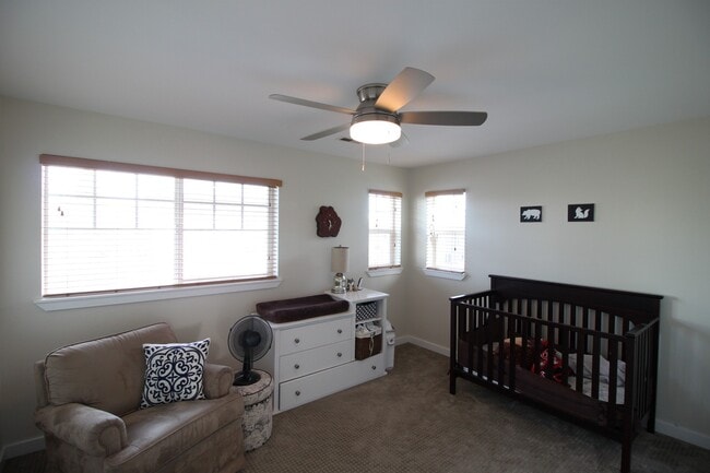 Building Photo - 4 Bed 2.5 Bath - Custom Upgrades - Small Dog - NAS Whidbey