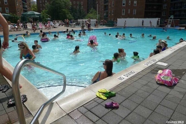 Building Photo - 61-15 98th St