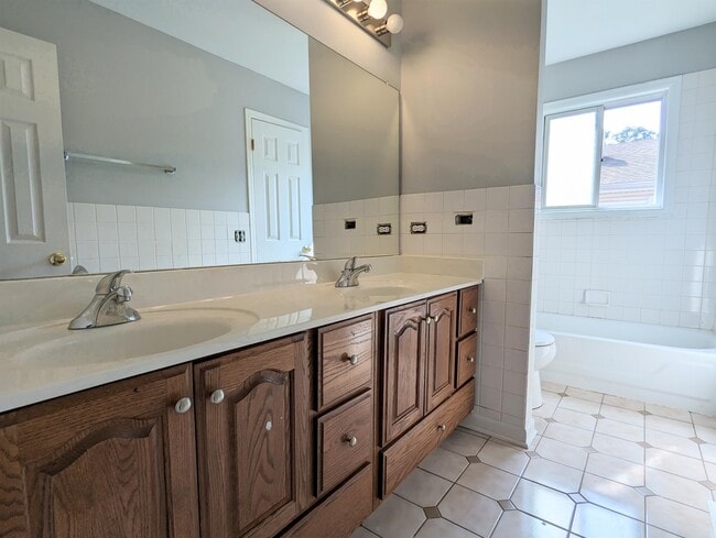 Building Photo - 532 Pleasure Dr