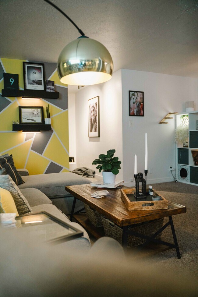 Building Photo - 1155 Ash St