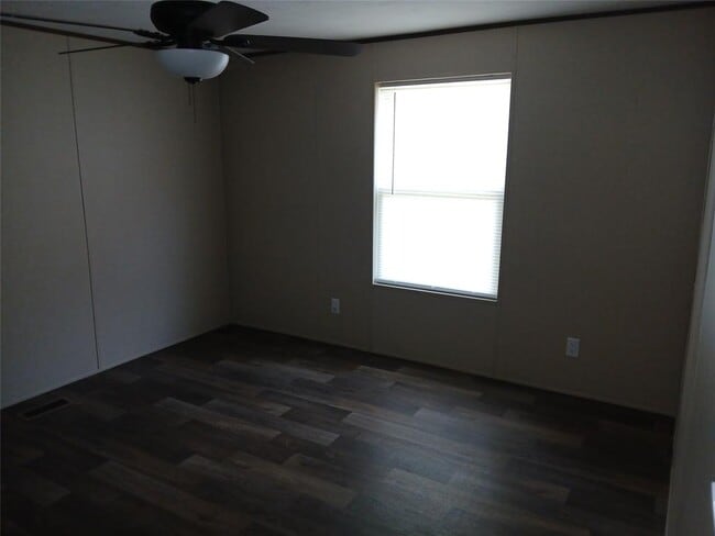 Building Photo - 7070 FM1115