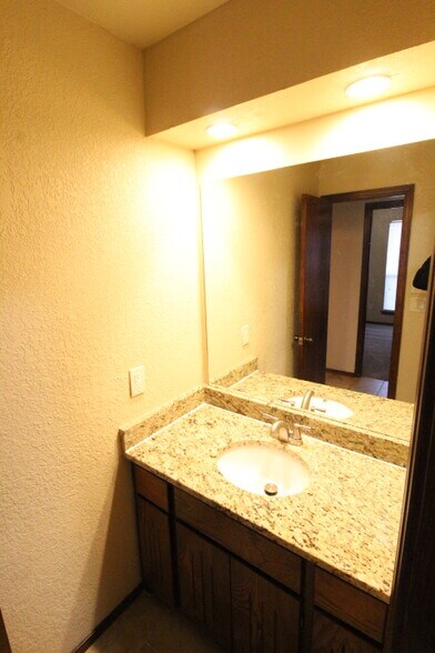 Building Photo - 1136 W Johnathan Way