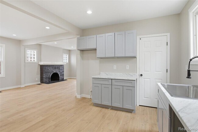 Building Photo - 14617-14617 Winthrop St