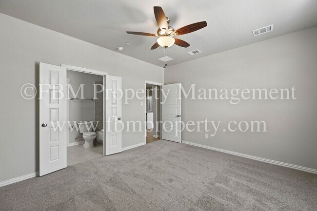 Building Photo - 2089 Luna Dr