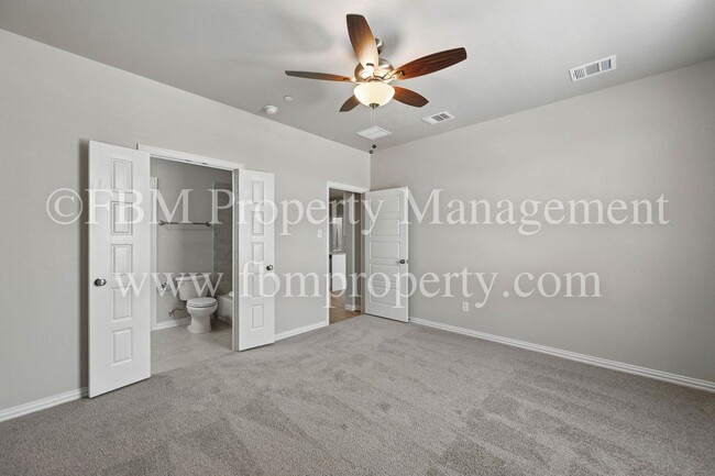 Building Photo - 2113 Luna Dr