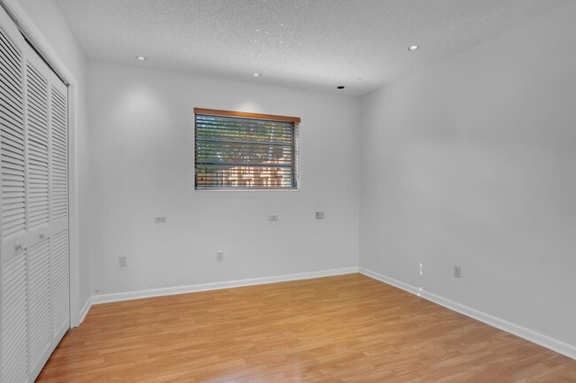 Building Photo - Beautiful home in quiet neighborhood