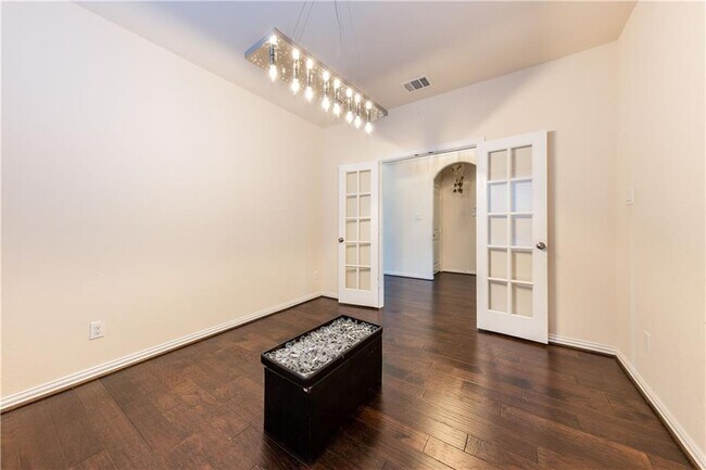 Building Photo - 3641 Bainbridge St